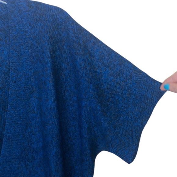 Neiman Marcus Blue/Black 100% Cashmere Cardigan, Size Medium - Picture 11 of 11